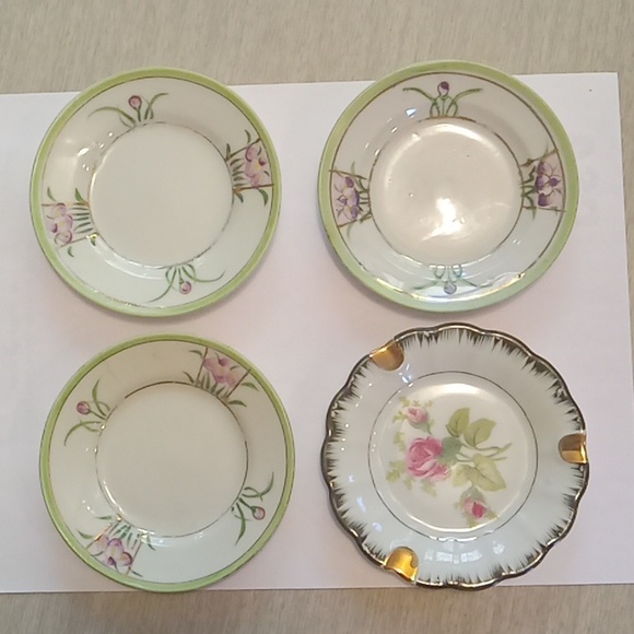Other - Vintage porcelain dishes, set of 4